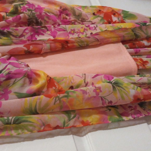 Women's floral flowy dress. Size 4 - Picture 7 of 7